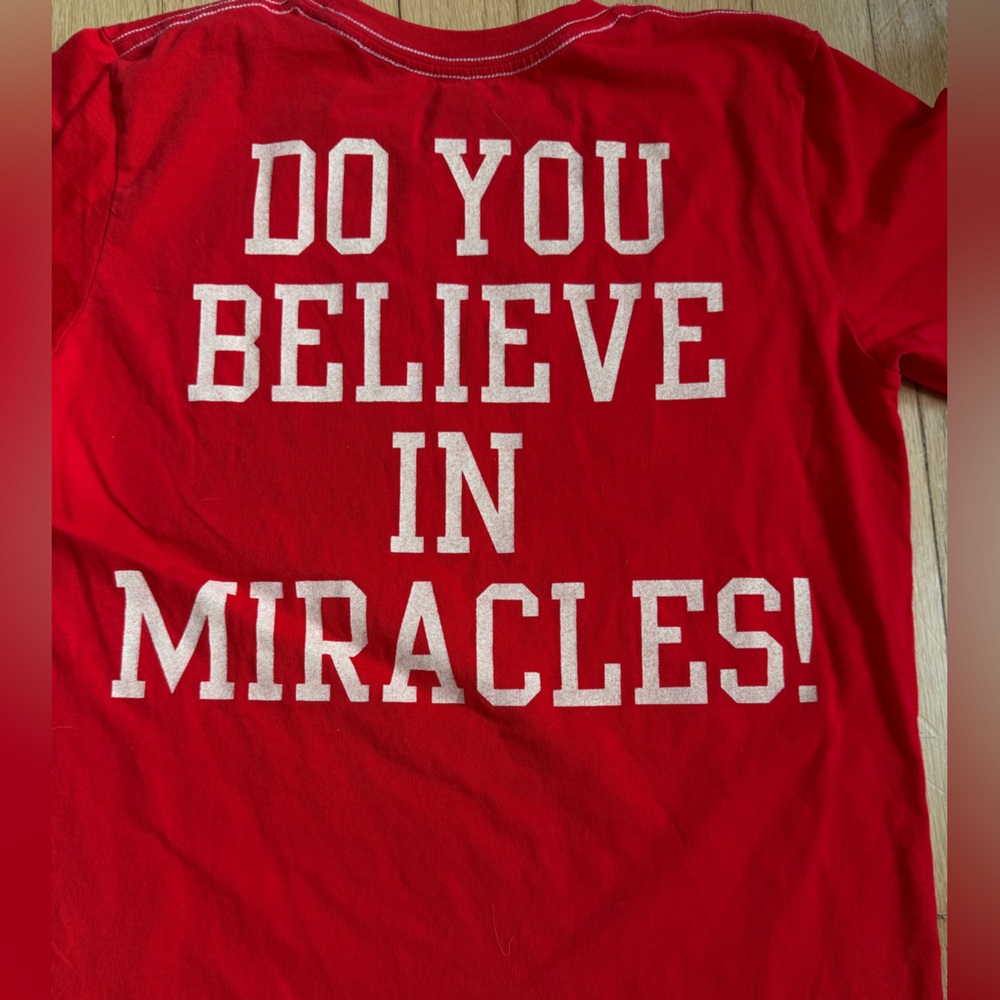 PEEK Boys Hockey ‘DO YOU BELIEVE IN MIRACLES’ T-Shirt Red  size 10 XL NWOT